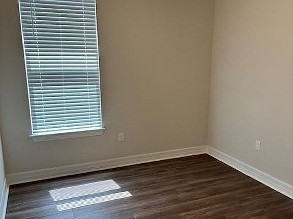 5th image of 11178 Lenora Ct