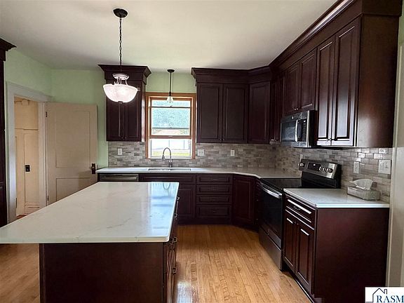 3rd image of 618 N Jefferson St