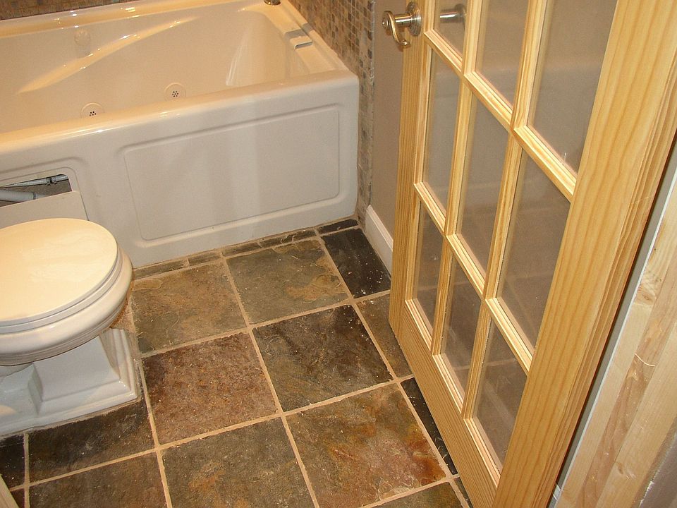 slate floor bath rm 
