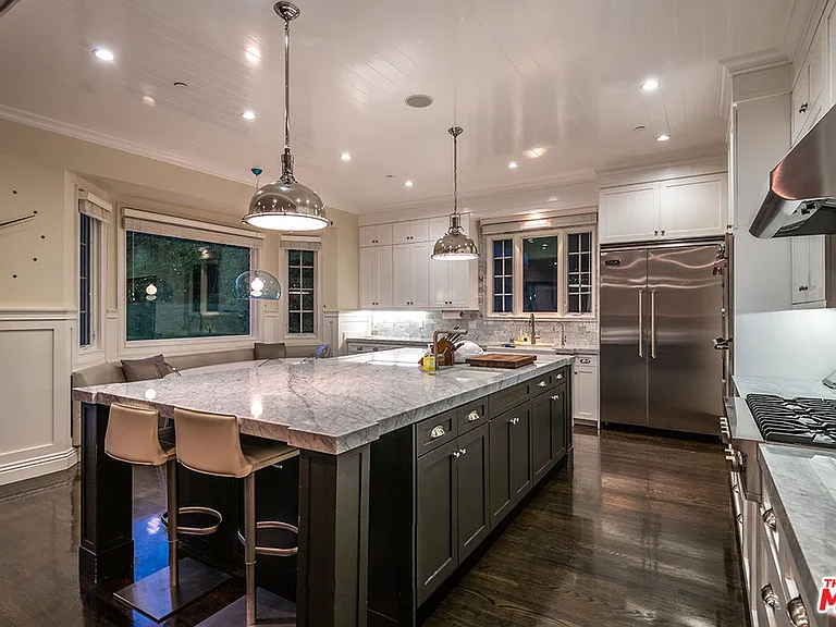 10161 Valley Spring Ln — Photo 14