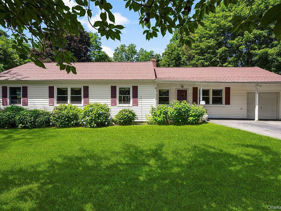1st image of 208 Woodhampton Drive