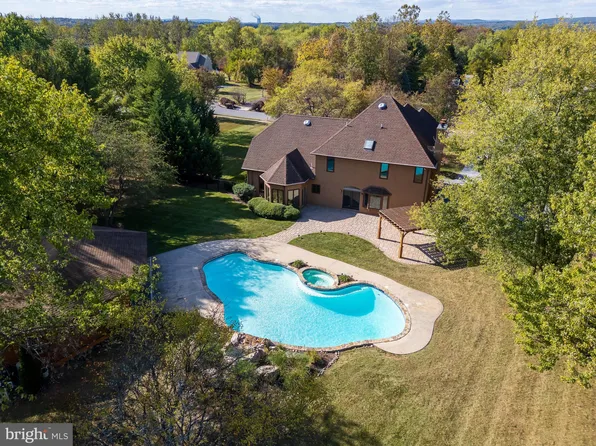 702 Rosewood Cir, Collegeville, PA 19426