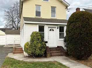 209 Cedar St, Valley Stream, NY 11580