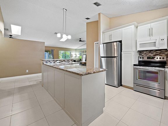 3rd image of 7900 NW 62nd Court