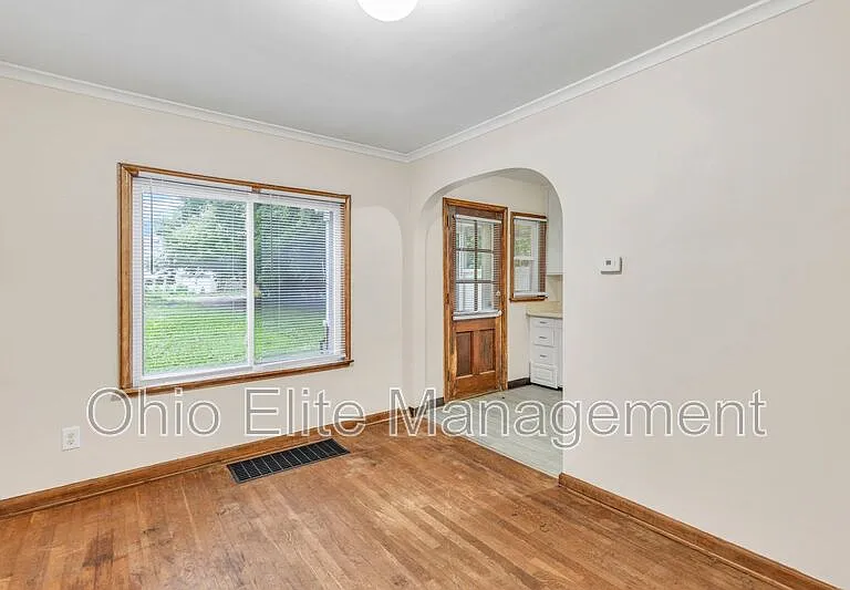 49 S Burgess Ave — Photo 10