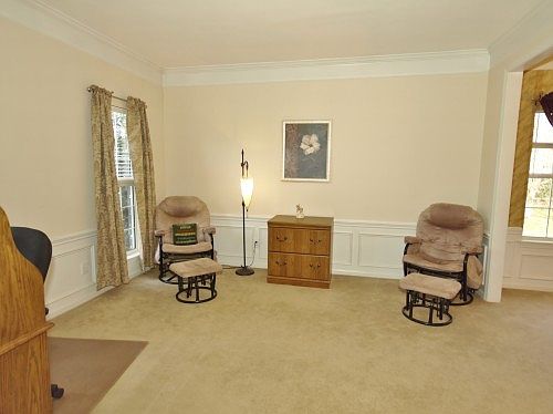 4th image of 122 Greenhill Ln