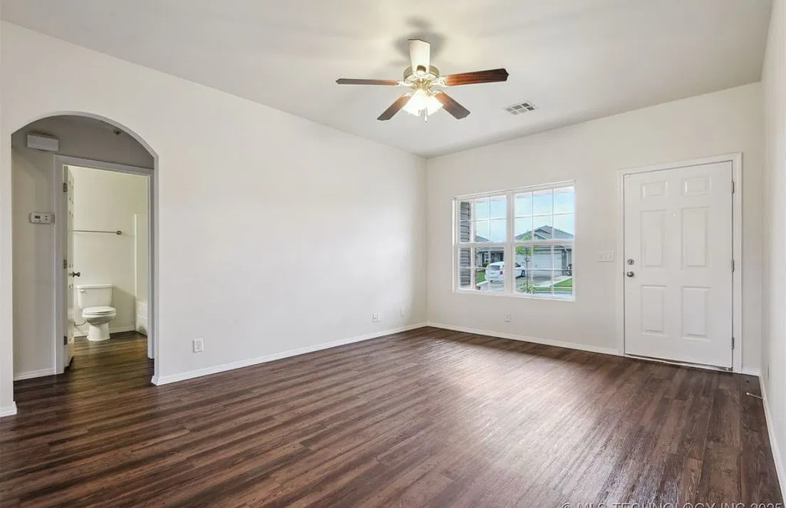 3 bed, 1139 sqft, $1,800 — Photo 3