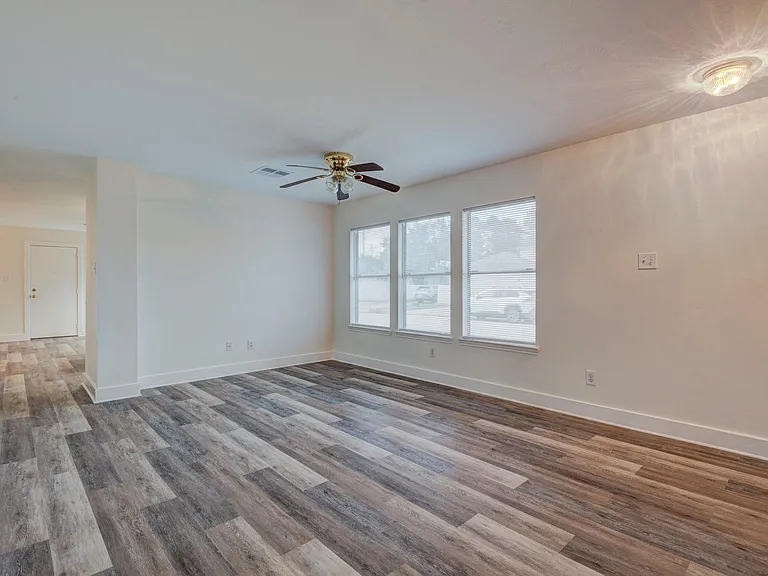 9622 Farrell Dr — Photo 6