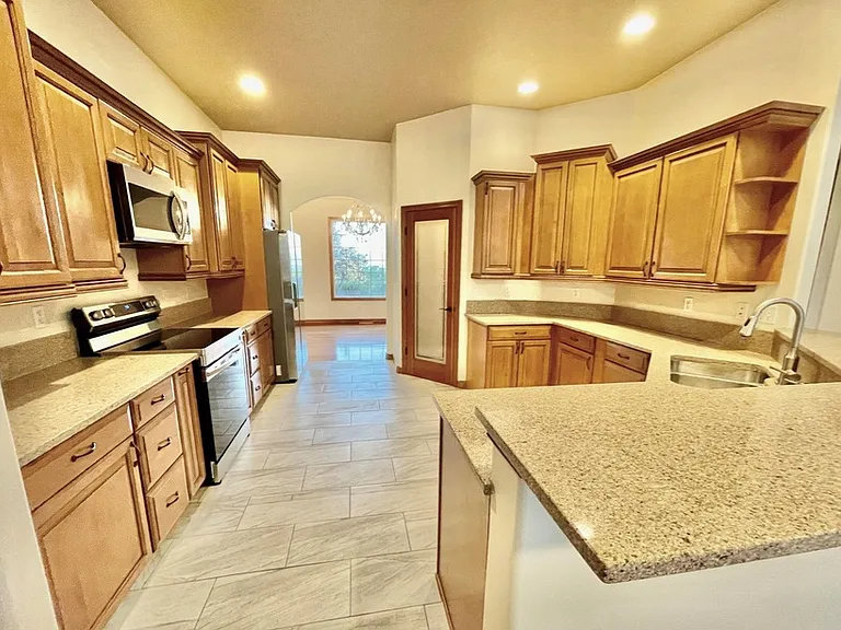 5805 Englewood Ave — Photo 15