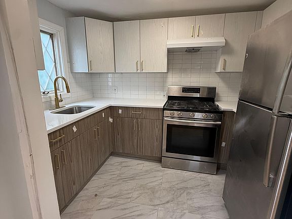 5th image of 632 Cora Pl #2F