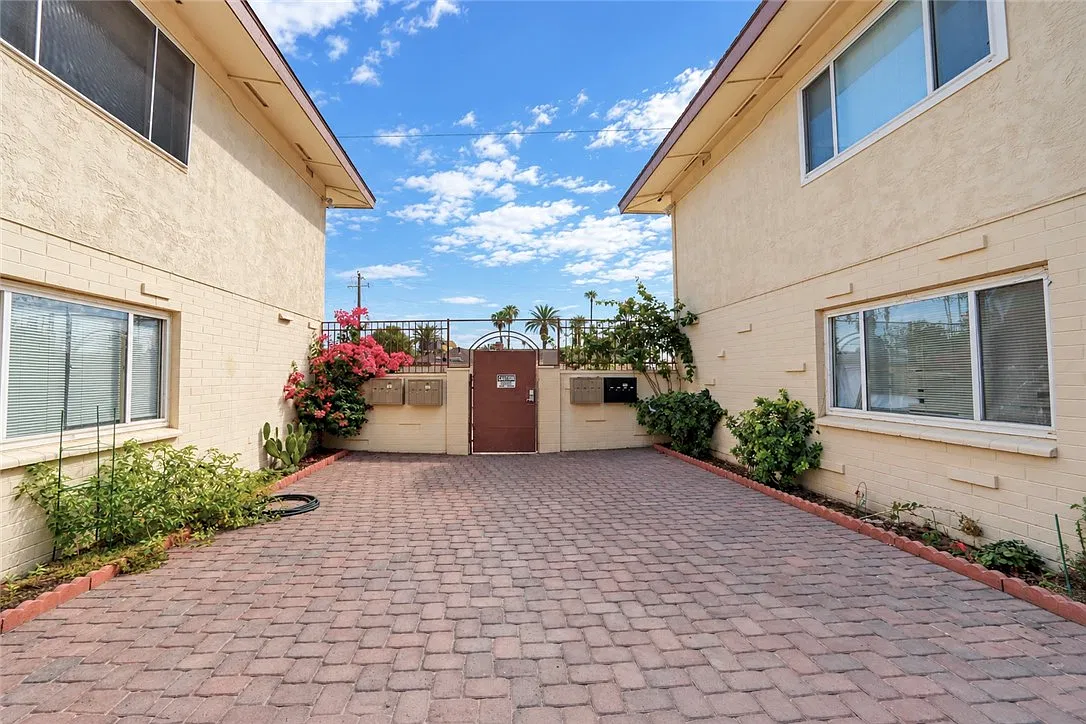 3 bed, 2.0 bath, 960 sqft, $1,140 — Photo 3
