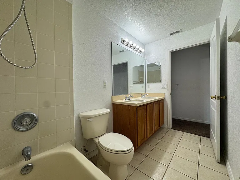 1536 N Hampton Dr — Photo 18