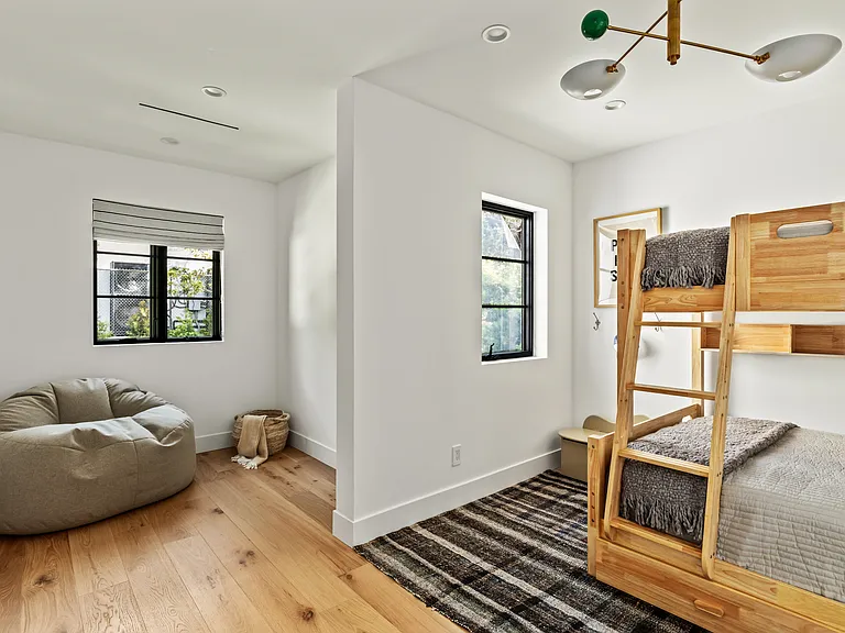 738 San Lorenzo St — Photo 44