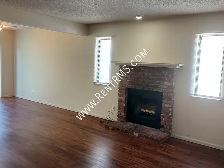 2131 SW Brandywine Ln — Photo 4