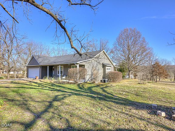 5th image of 450 Elmwood Ln