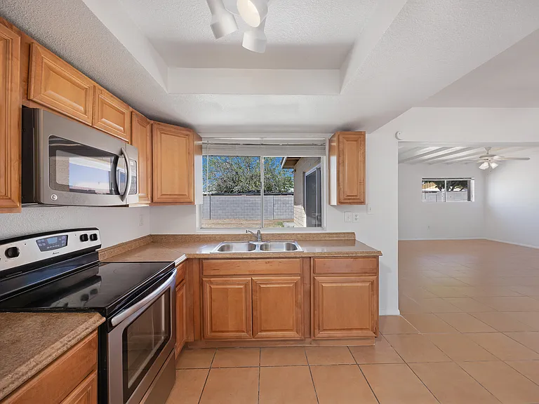 1826 W Behrend Dr — Photo 7