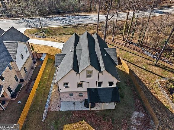 2nd image of 658 Rockbridge Rd