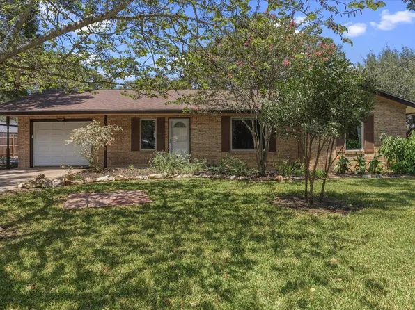 1415 NE Whitehead St, Smithville, TX 78957