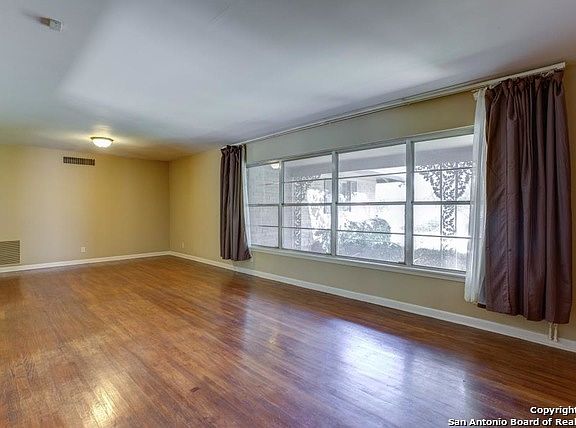 5th image of 126 Shannon Lee St