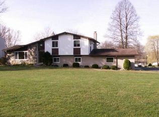 5493 Leafwood Dr, Commerce Twp, MI