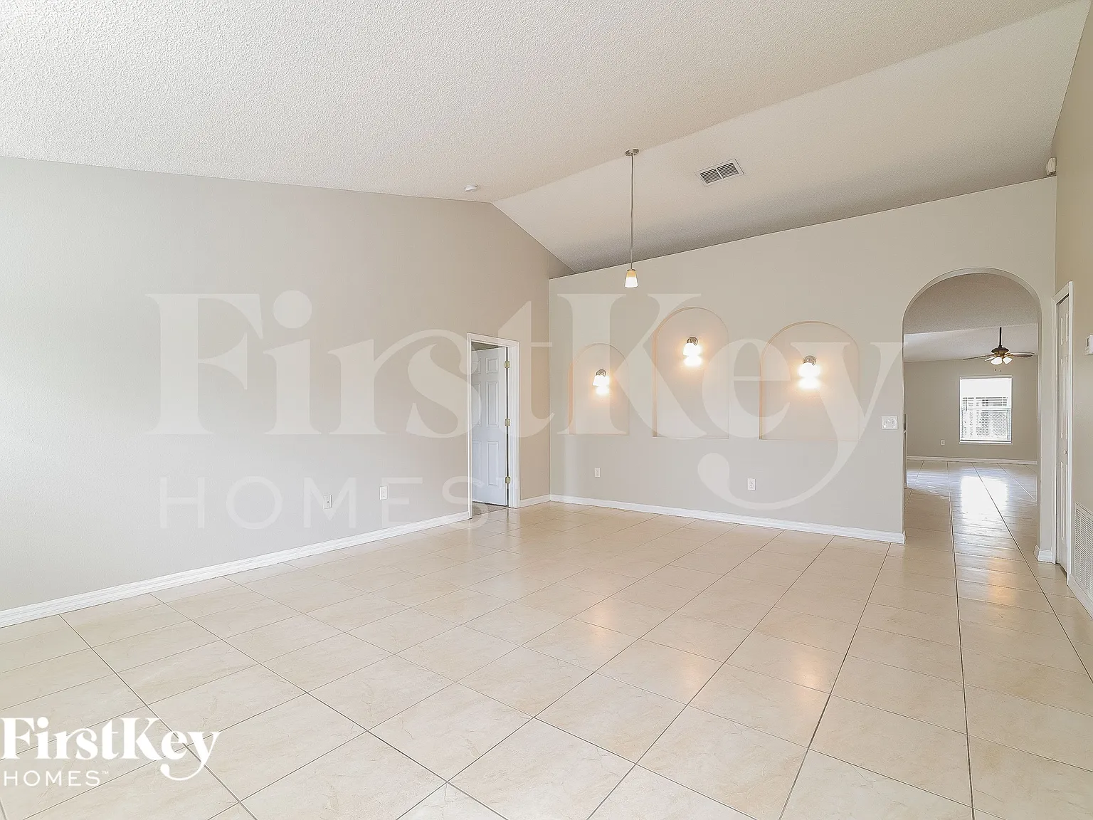 3 bed, 2.0 bath, 1940 sqft, $1,545 — Photo 3