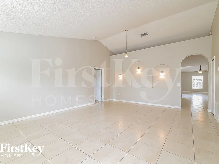 11 Coventry Ct — Photo 3