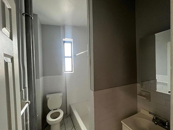 4th image of 2803 Kennedy Blvd #3A