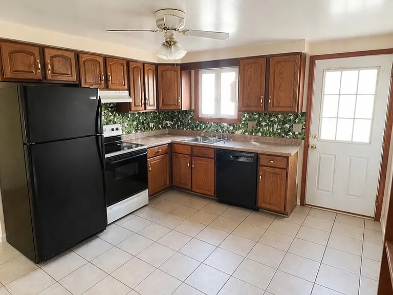 54 W Summerset Ln — Photo 4