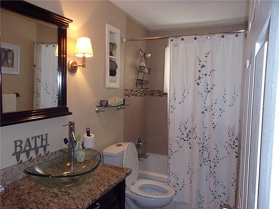 4th image of 5309-11 Vermillion Blvd