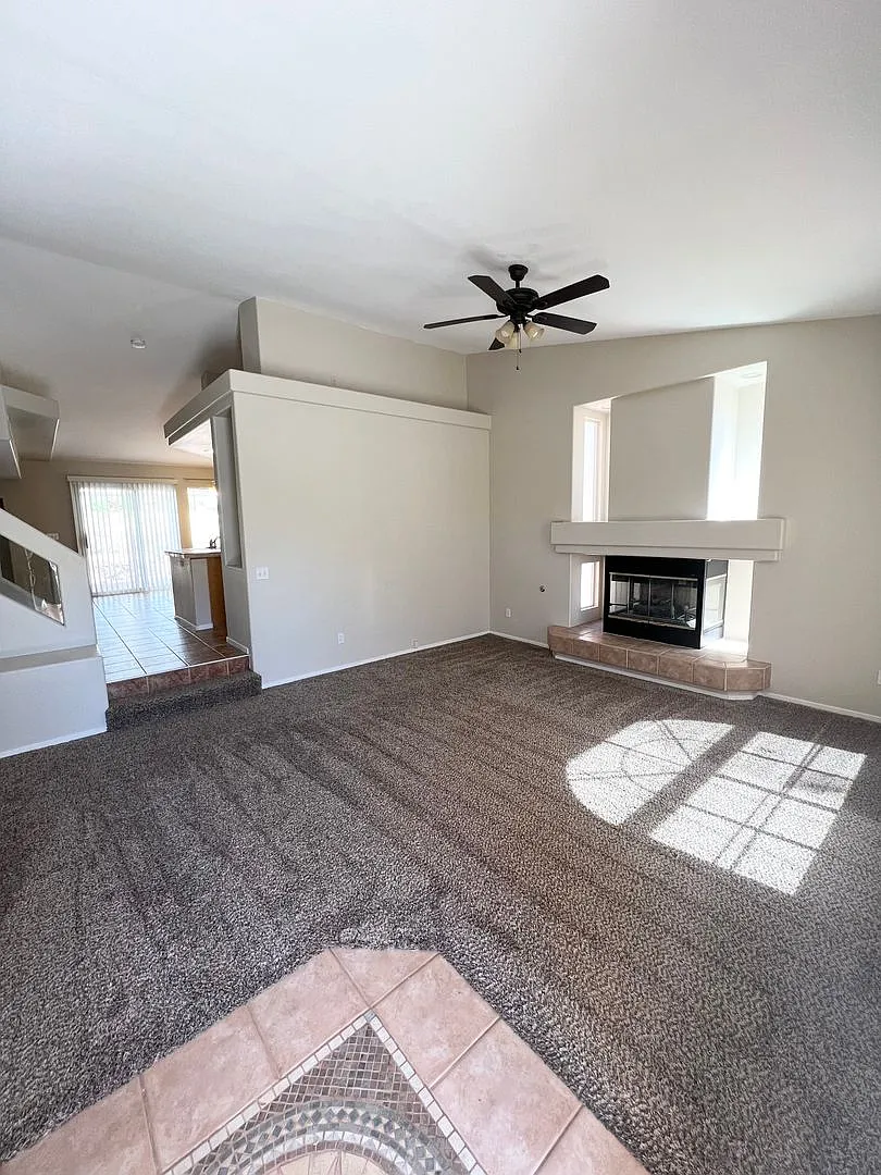 Beautiful Home in Silverado Ranch — Photo 3
