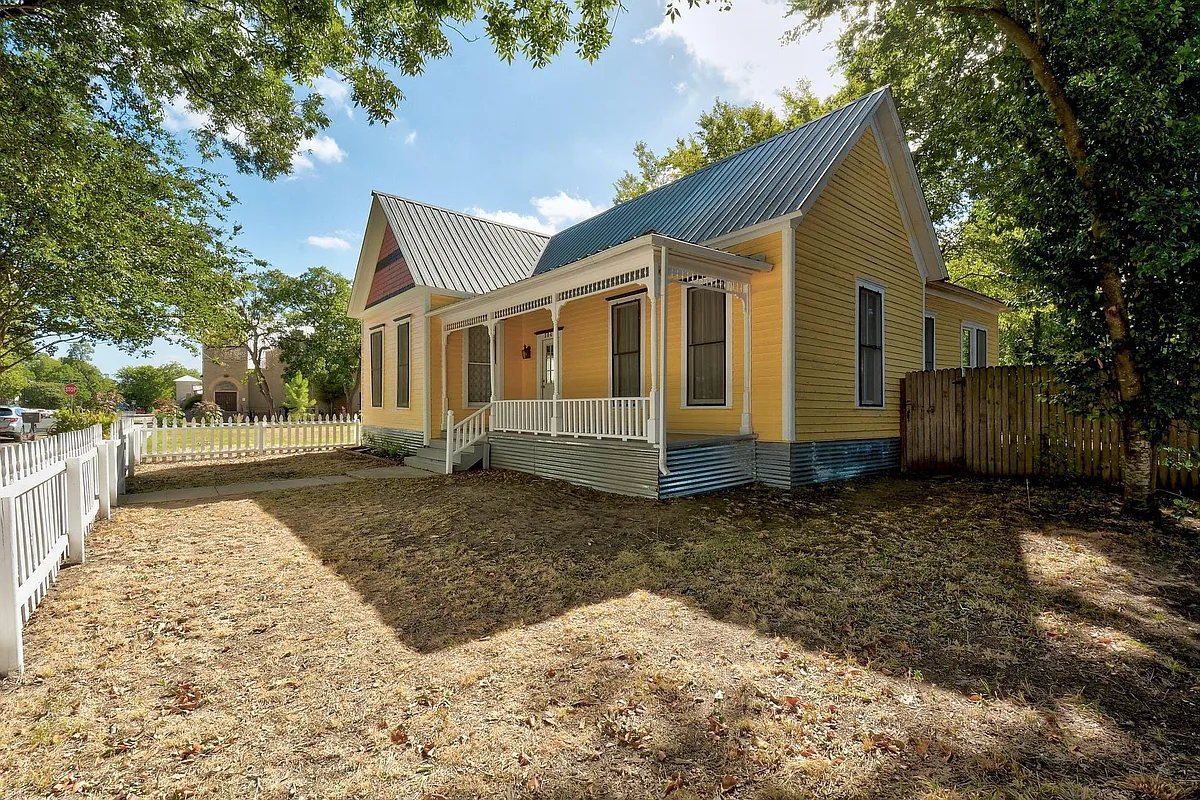 Building Photo - 304 Olive St