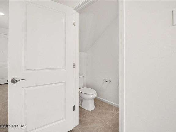 5th image of 945 W Calle Las Varitas