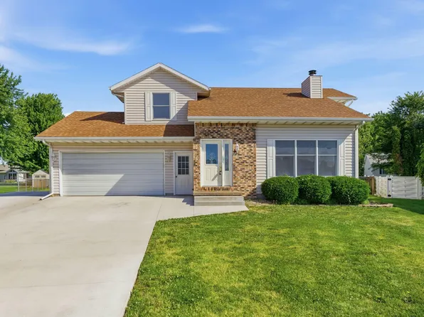 2711 Steeple Ln, Muscatine, IA 52761