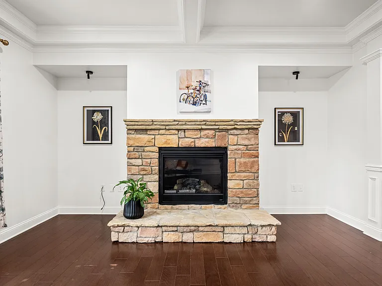 329 Castle Rock Ln — Photo 10