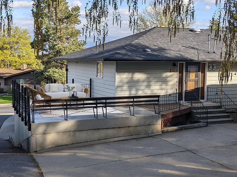 502 NW Sunset Dr — Photo 6