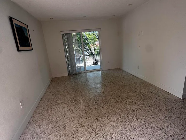 570 NE 64th St #4 — Photo 7