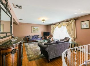 732 Stevens Ct, Paramus, NJ 07652