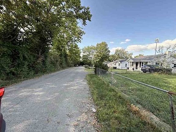 Exterior Neighborhood (street photo)