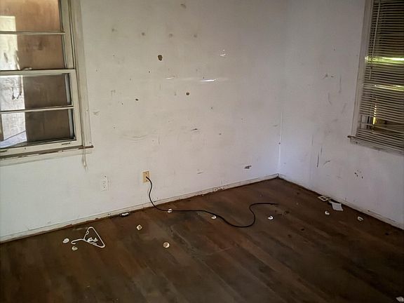 3rd image of 1493 E Alcy Rd