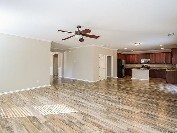 5th image of 110 Swiftwater Way