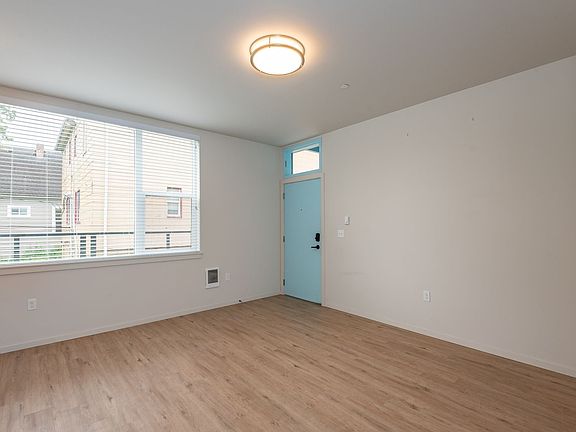 5th image of 607 S Ainsworth Ave #302