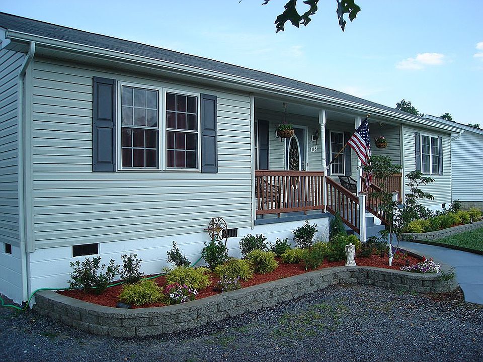 2nd image of 116 Clover Ln