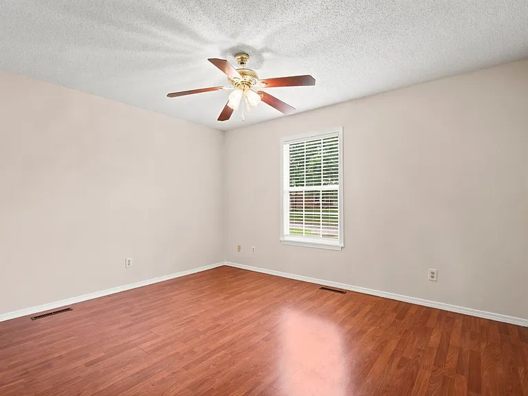 511 E Dyann Dr — Photo 13