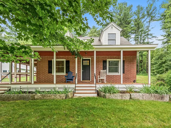 84 High St, Upton, MA 01568