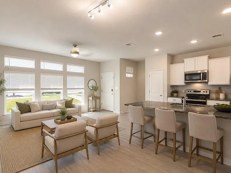 605 W South St #321 — Photo 1