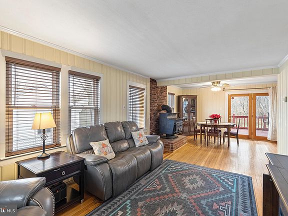 4th image of 8 Sheffield Manor Dr