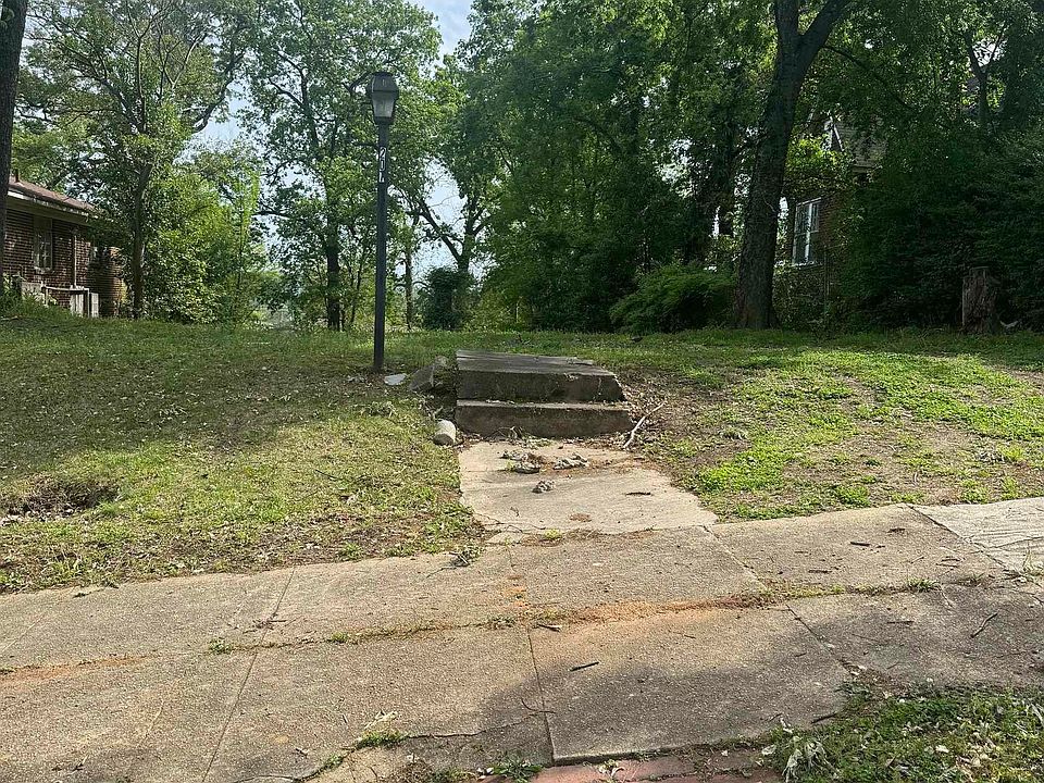 1st image of 207 9th Ct W #1