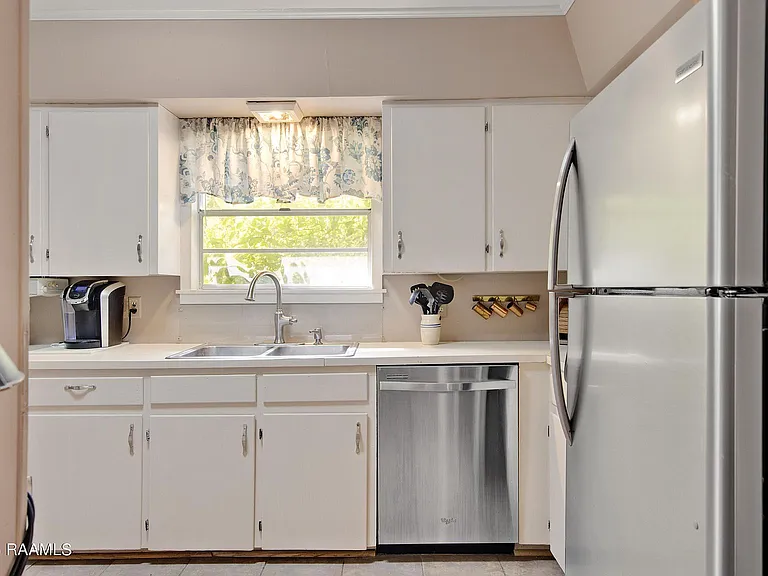 115 Brighton Dr — Photo 4