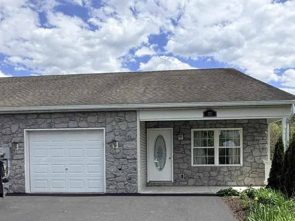 227 Patio Ct, New Bloomfield, PA 17068