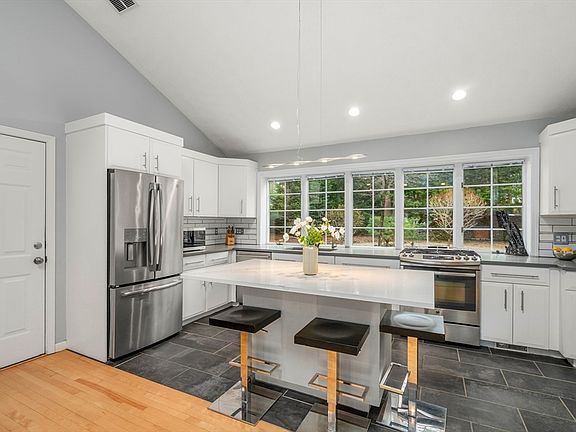 5th image of 419 Concord Rd